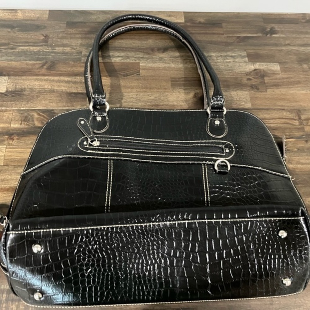 Women’s large purse.